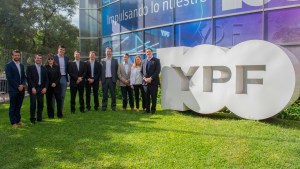 El parque solar Zonda de YPF Luz abastecerá el 30% de la energía de una petroquímica