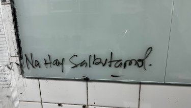 La médica pidió salbutamol, ibuprofeno y paracetamol. Foto: Twitter.