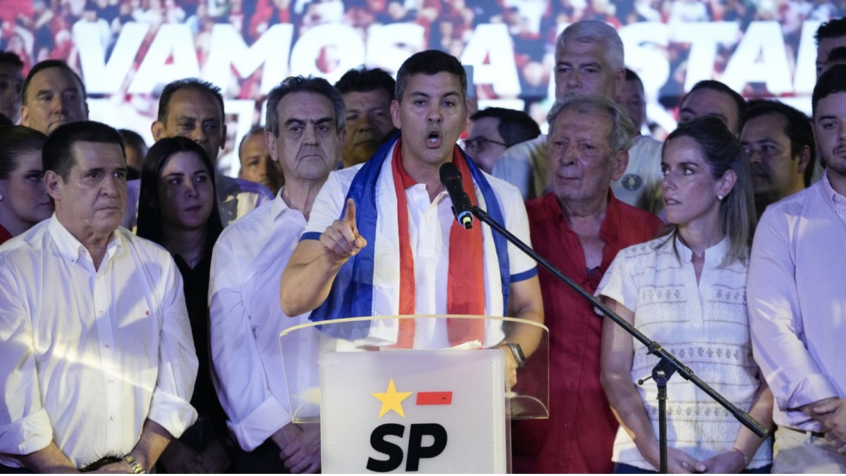 Procedente inicialmente de las filas liberales, el economista y ex ministro se convirtió en el nuevo mandatario electo de Paraguay, con una amplia ventaja frente a Efraín Alegre. Foto Archivo.