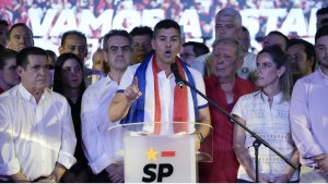 Quién es Santiago Peña, el economista del FMI que asumirá la presidencia de Paraguay