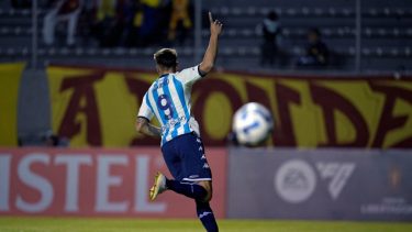 Reniero metió el primer gol de Racing al minuto de juego.