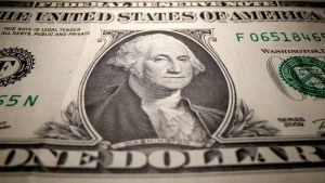 El dólar blue avanza 10 pesos y marca un nuevo récord este viernes: los motivos de la suba