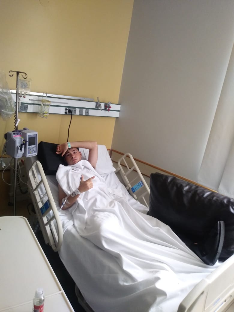 El joven posa luego de su exitosa operación en el Hospital Italiano. Foto: Gentiliza. 