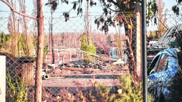 En el predio de la cooperativa eléctrica del Parque Industrial de Plottier están enterrados los tres aparatos. Foto Matías Subat. 
