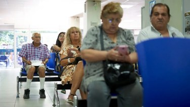 Jubilados y pensionados recibirán tres bonos escalonados, iniciando con el pago de haberes de junio.-