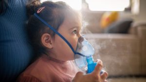 Bronquiolitis y gripe, las dos infecciones que crecen en Neuquén y no solo en niños