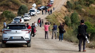 Personal policial se aprestó en las orillas del embalse, para determinar si Madeleine McCann estuvo en esa zona. Foto: BBC.-