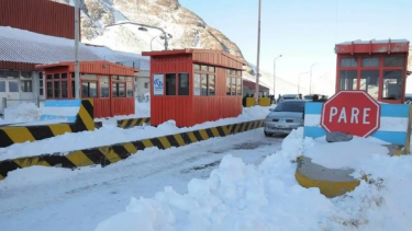 Paso Cristo Redentor cerrará por nevadas en Mendoza y miles de chilenos podrían quedar varados