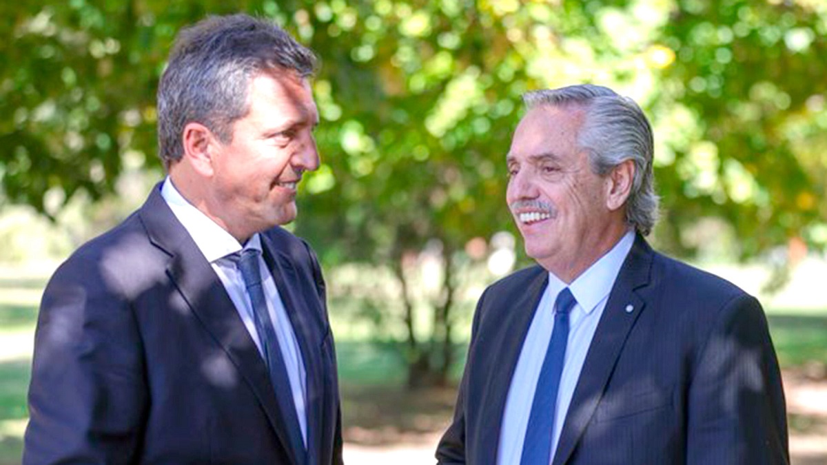 Tensión en el Frente de Todos: Presidente Fernández y Ministro Massa se reúnen en acto oficial. Foto Archivo.
