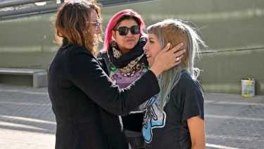 Magalí con la fiscal Mauri, luego de conocer el veredicto. (Florencia Salto)