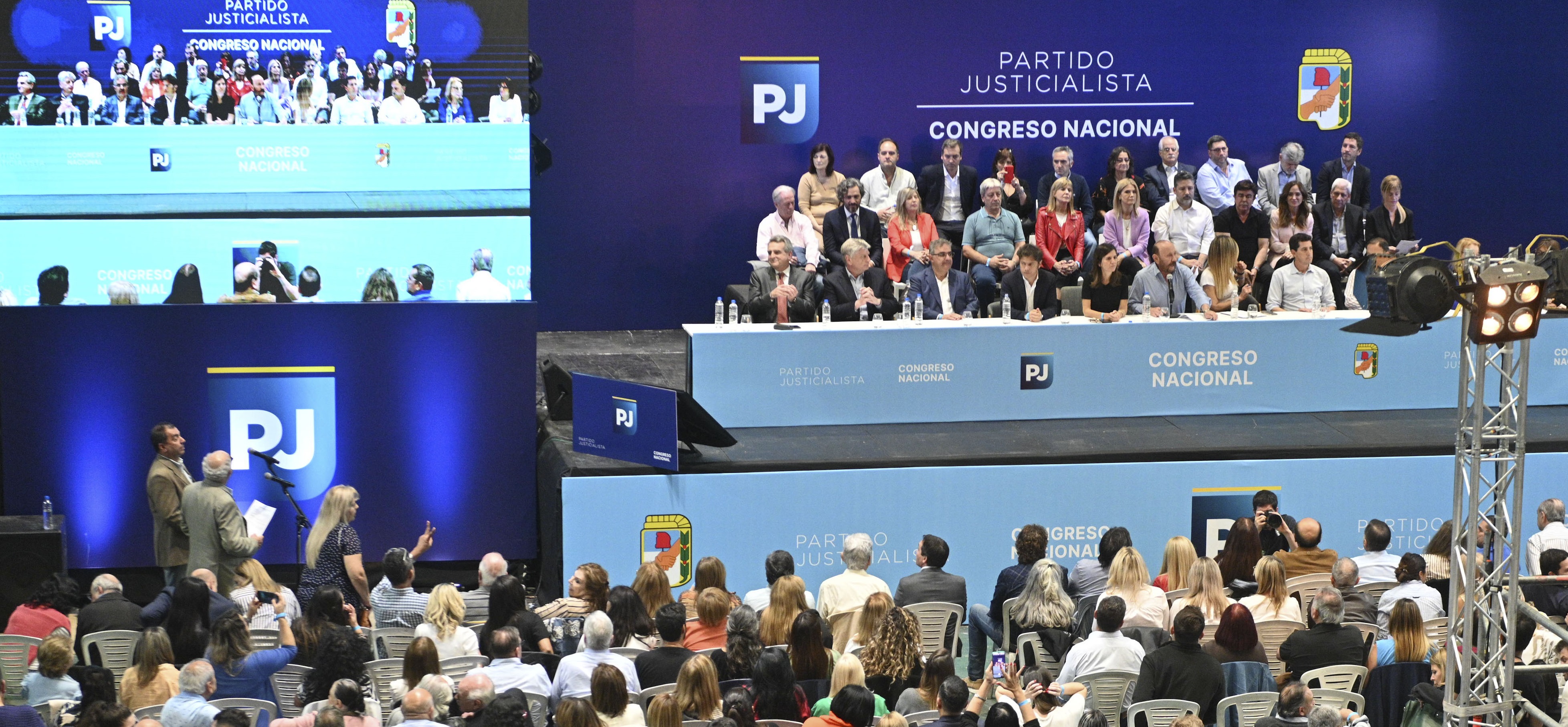 Los congresales del PJ, antes de que se produjera en anuncio de Cristina Kirchner. 