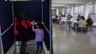 Chile votó a los redactores de su nueva Constitución: la derecha se llevó la ventaja
