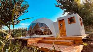 Descubrí este glamping en un paraíso de Río Negro: una escapada entre lagunas, peras y manzanas