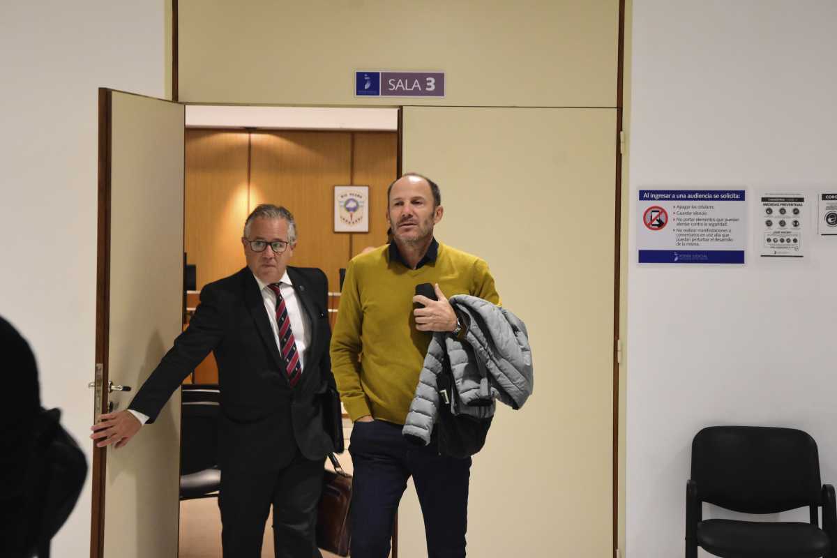 Emiliano Gatti y su defensor en la audiencia de formulación de cargos, hace cuatro meses. Foto: Andrés Maripe.