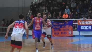 Deportivo Roca viajó a La Plata para medirse con Atenas.