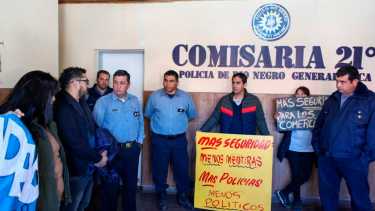 Por la inseguridad y ola de robos, comerciantes de Roca entraron a reclamar a una comisaría