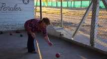 Imagen de Conocé a “La abuela” que se luce y se divierte jugando a las bochas en Roca