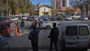 Visitantes de paso por Roca: desde la Línea Sur al Valle por un turno médico