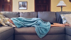 Si vas a dormir siesta, que sea breve: cómo lograr un sueño reparador por la tarde