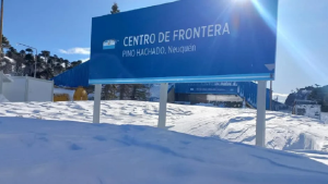 Pasos fronterizos y rutas de Neuquén transitables, pero con «extrema precaución»