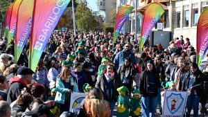 Bariloche celebra su 121 Aniversario: el desfile con 140 instituciones se prolongó casi 4 horas