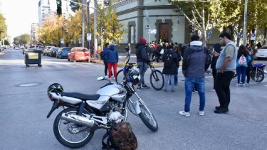 Las contrataciones de punteros se conocieron con las protestas por las bajas frente a Casa de Gobierno Foto: Matías Subat.