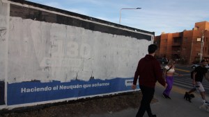 Misteriosa pelea de candidaturas en los carteles del MPN, en pleno centro de Neuquén