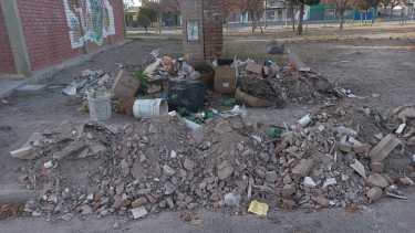 El hecho ocurrió en una plaza del barrio más poblado de Roca. (Foto: Gentileza)