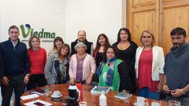 Funcionarios y gremialistas se reunieron en la sede municipal. Foto: gentileza.