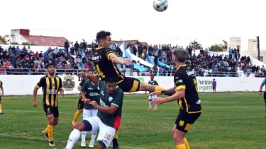 Sol de Mayo sufrió otro duro golpe en casa y el margen de error es cada vez menor. Foto: Marcelo Ochoa.