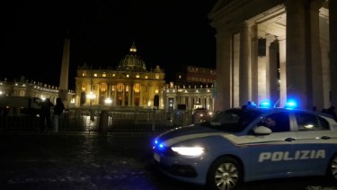 Uno de los guardias disparó contra el auto del agresor, sin éxito. Foto: Infobae. 