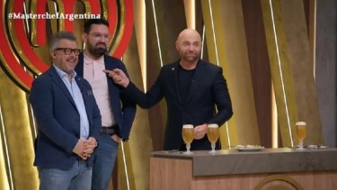 Los experimentados chefs le jugaron una mala pasada a los participantes. Foto: Captura. 