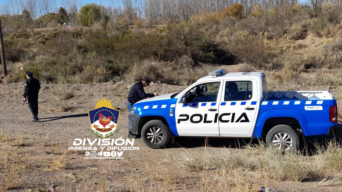 La policía no encontró signos de violencia en el cuerpo del hombre que murió en Senillosa. (Prensa Policía)