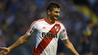 El exdelantero de River, Lucas Alario, publicó una foto y despertó el interés de todos los hinchas del millonario. Foto Archivo.