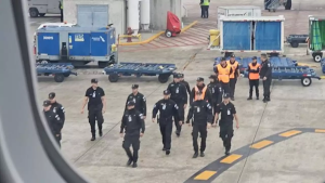 Amenaza de bomba en un avión de Aerolíneas Argentinas: pasajeros con destino a Miami fueron evacuados