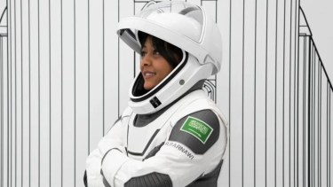 Bernawi dijo estar ansiosa por compartir la experiencia con sus hijos. Hasta hace unos años a las mujeres no se les permitía siquiera conducir.