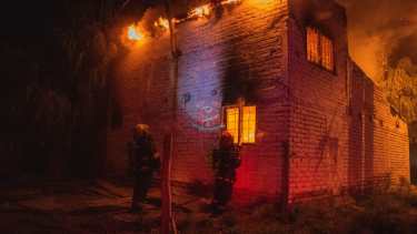 A  fines de abril, los vecinos incendiario la casa del cuidador de caballos, en la zona oeste de Roca. foto:gentileza bomberos.