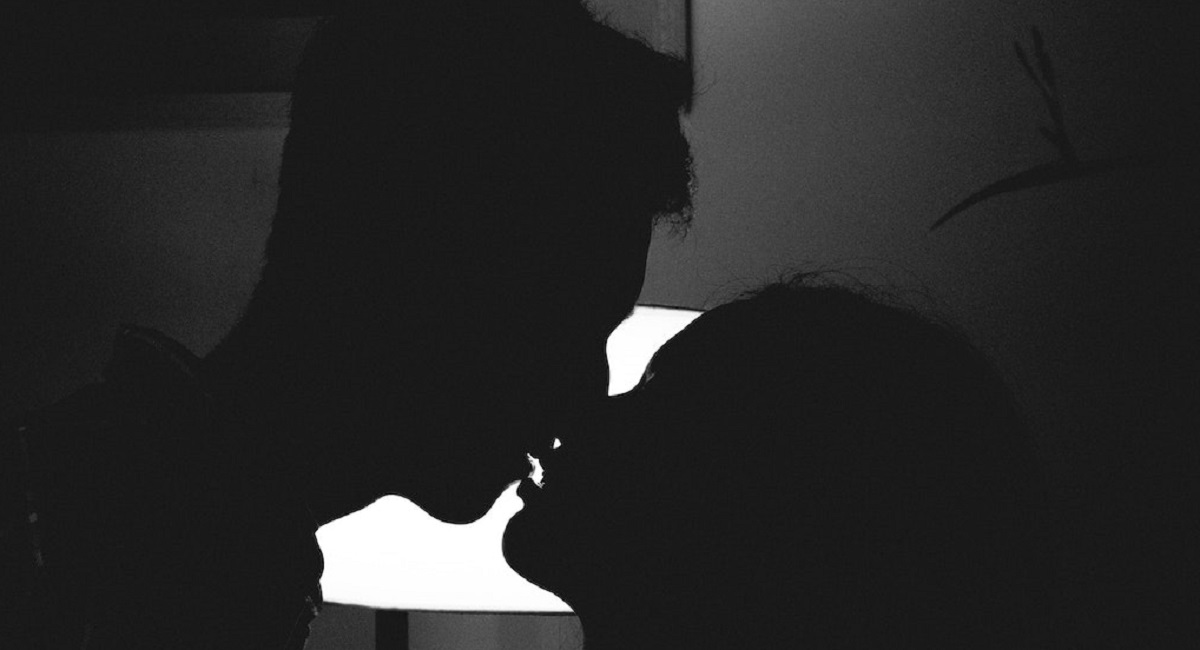 El origen del beso romántico-sexual ha sido más complejo de rastrear.