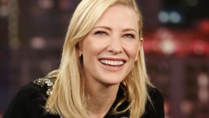 Cate Blanchett se sacó los zapatos para protestar por los derechos de las mujeres en Irán 