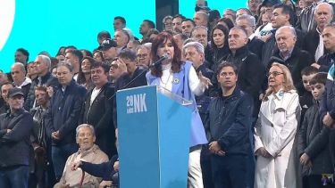 Cristina Kirchner habló durante este feriado en Plaza de Mayo. Foto: Facebook Carlos Castagneto