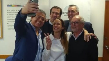 Buena onda entre los cinco diputados de Neuquén. Carnaghi y Sánchez finalizan mandato. Foto: gentileza.