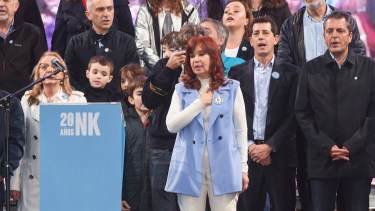 Cristina con Kicillof, De Pedro y Sergio Massa en el escenario del acto por los 20 años de la asunción de Néstor Kirchner.