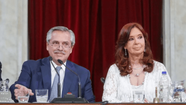 Alberto Fernández y Cristina Kirchner siguen mostrando sus diferencias e ideas antagónicas para las PASO. Foto Archivo.