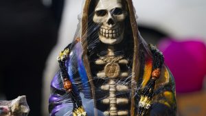 Cómo es el culto a San La Muerte, el santo del que es devota Morena Rial