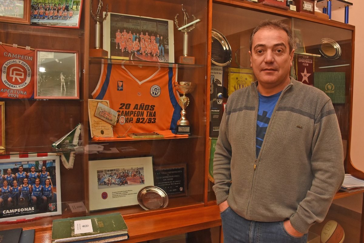 Fernando Merino, presidente del Deportivo Roca, habló con Río Negro Radio. (fotos/ Juan Thomes)