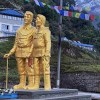 Imagen de Inauguraron estatuas de los primeros montañistas en escalar el Everest en su 70° aniversario