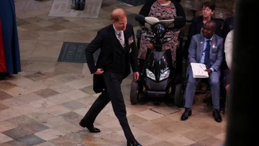 Harry llegó solo a la abadía de Westminster y, de igual manera, se retiró. Foto: Reuters.-