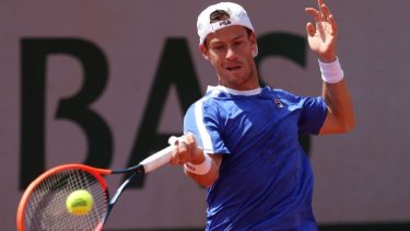 Schwartzman levantó un duro partido y avanzó a la segunda ronda.