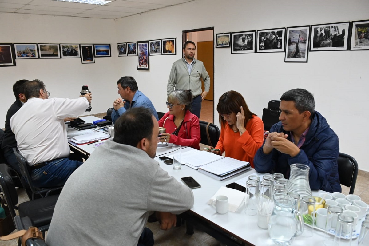 Los gremios se muestran reticentes ya que se trataría de una mesa de trabajo y no de la paritaria. Foto Archivo: Marcelo Ochoa.