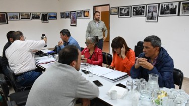 Los gremios se muestran reticentes ya que se trataría de una mesa de trabajo y no de la paritaria. Foto Archivo: Marcelo Ochoa.